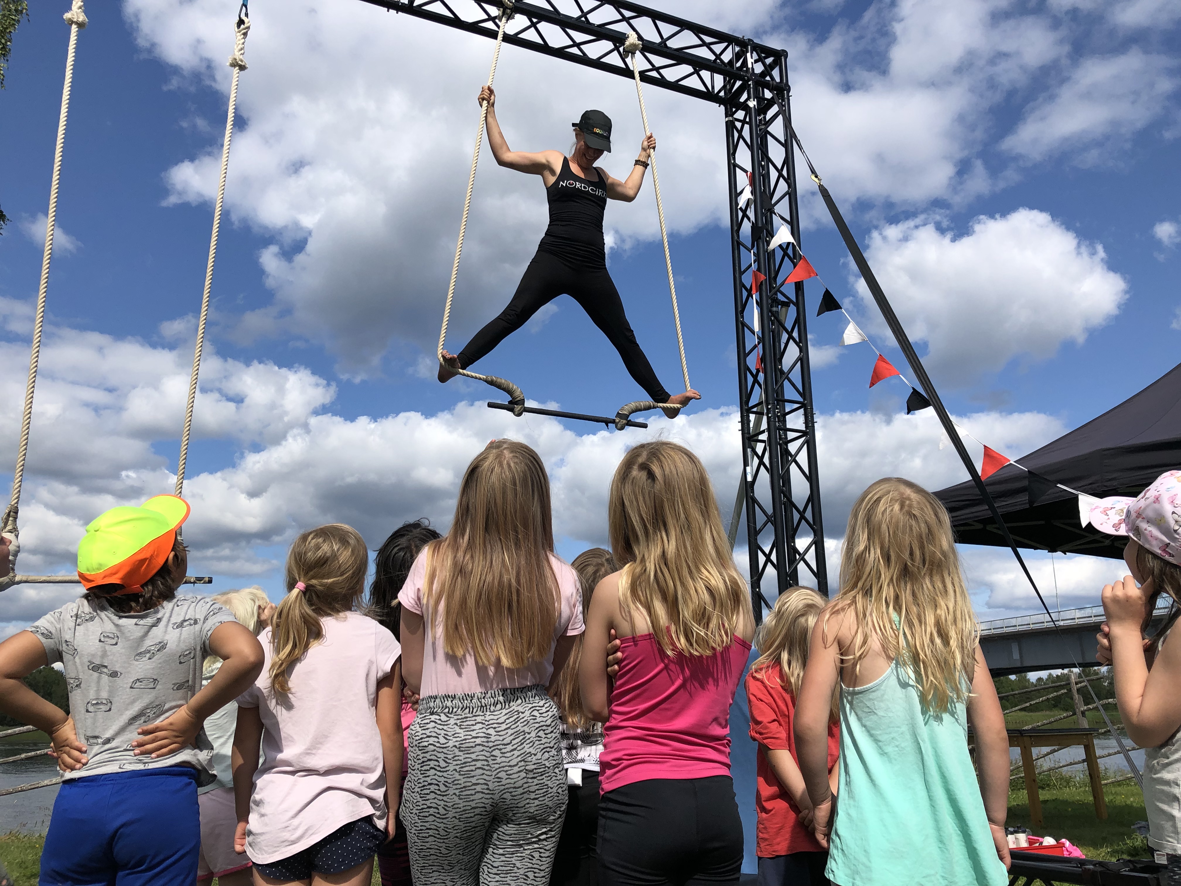 Cirkusskola sommarlovscirkus trapets.jpeg