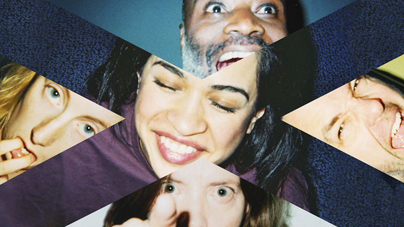 Fotomontage av fem ansikten i extas. Ett av fotona utgör ett kryss över de andra.)